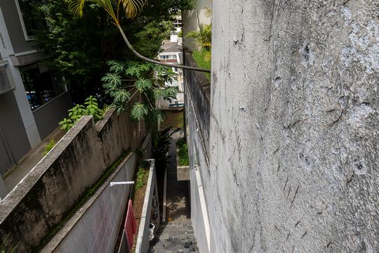 Corredor de casa de condomínio para alugar com 4 quartos, 330m² em Alphaville Residencial Um, Barueri