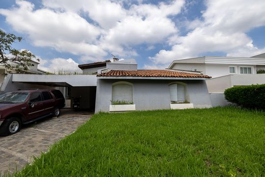 Casa de Condomínio para alugar com 4 quartos, 330m² em Alphaville Residencial Um, Barueri