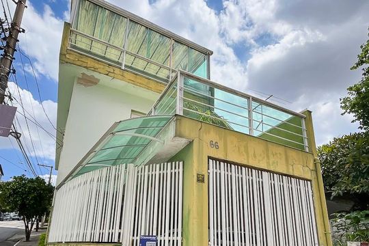 Fachada + plaquinha  de casa para alugar com 2 quartos, 200m² em Boa Vista, São Caetano do Sul