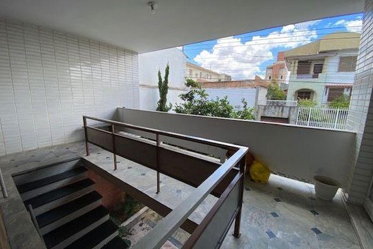 Casa à venda com 3 quartos, 240m² em Alto Barroca, Belo Horizonte