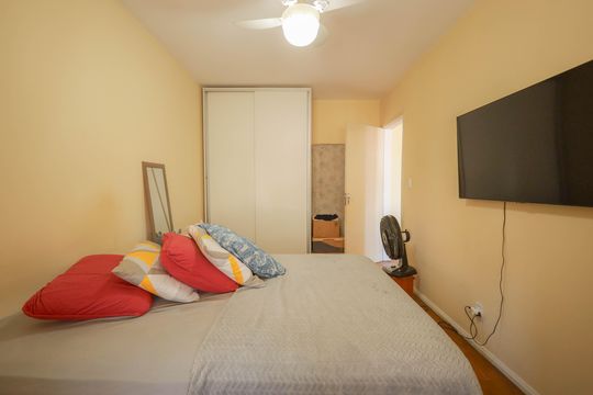 Quarto  de apartamento à venda com 1 quarto, 25m² em Vila Ipiranga, Porto Alegre
