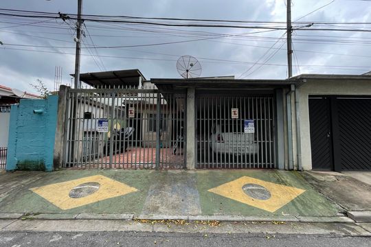 Fachada de casa à venda com 4 quartos, 186m² em Vila Antonio, São Paulo