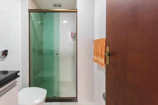 Banheiro de apartamento à venda com 1 quarto, 51m² em Rio Comprido, Rio de Janeiro
