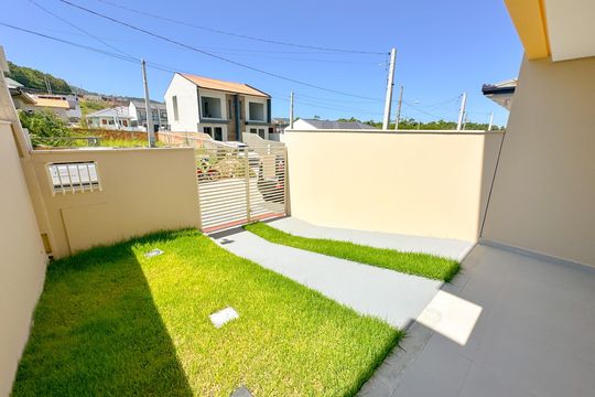 Garagem de casa para alugar com 2 quartos, 102m² em Forquilhas, São José