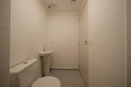 Banheiro de apartamento à venda com 2 quartos, 38m² em Cidade Antônio Estêvão de Carvalho, São Paulo