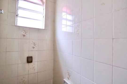 Banheiro de serviço de casa à venda com 2 quartos, 69m² em Belém, São Paulo
