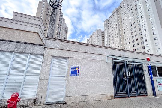 Fachada com Plaquinha de apartamento para alugar com 2 quartos, 48m² em Penha de França, São Paulo