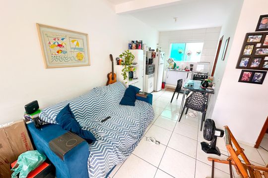 Sala de TV de apartamento para alugar com 2 quartos, 70m² em Ingleses Norte, Florianópolis
