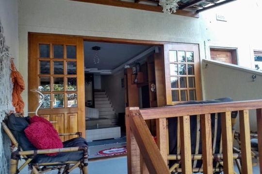Casa de Condomínio para alugar com 2 quartos, 200m² em Jardim da Gloria, Cotia