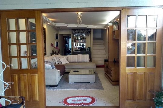 Sala de casa de condomínio para alugar com 2 quartos, 200m² em Jardim da Gloria, Cotia