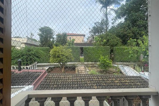 Casa de Condomínio para alugar com 2 quartos, 200m² em Jardim da Gloria, Cotia