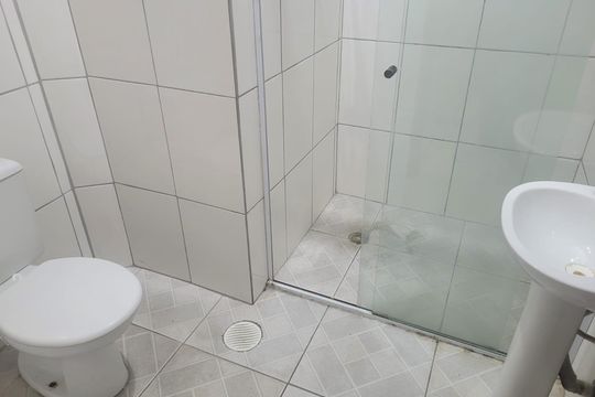 Banheiro de casa para alugar com 2 quartos, 100m² em Vila Santana, São Paulo