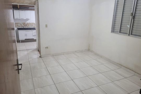 Quarto de casa para alugar com 2 quartos, 100m² em Vila Santana, São Paulo