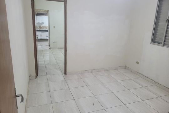 Quarto de casa para alugar com 2 quartos, 100m² em Vila Santana, São Paulo