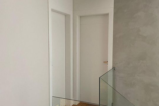 Escada de casa de condomínio à venda com 4 quartos, 650m² em Residencial Tambore Iii, Santana de Parnaíba