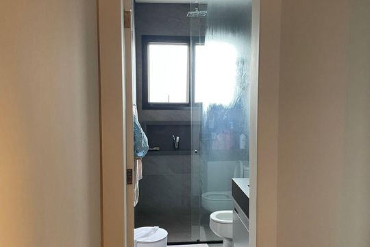 Banheiro de casa de condomínio à venda com 4 quartos, 650m² em Residencial Tambore Iii, Santana de Parnaíba