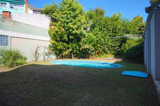 Piscina e Quintal de casa à venda com 5 quartos, 450m² em Vila Ipiranga, Porto Alegre