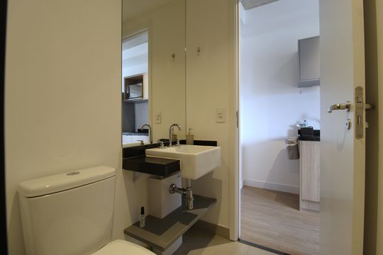Banheiro de kitnet/studio à venda com 1 quarto, 28m² em Indianópolis, São Paulo
