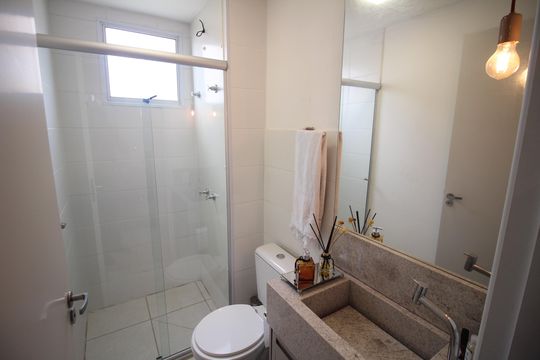 Banheiro de apartamento à venda com 2 quartos, 56m² em Jk, Contagem