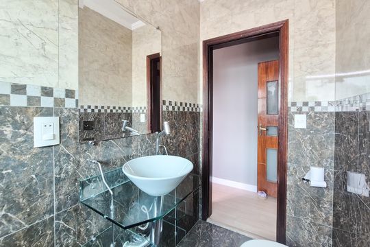 Banheiro da Suíte de casa à venda com 3 quartos, 160m² em Vila Rosa, São Bernardo do Campo