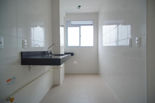 Cozinha de apartamento à venda com 2 quartos, 43m² em Costa E Silva, Porto Alegre