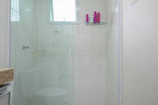 Banheiro de apartamento à venda com 3 quartos, 112m² em Chácara Agrindus, Taboão da Serra