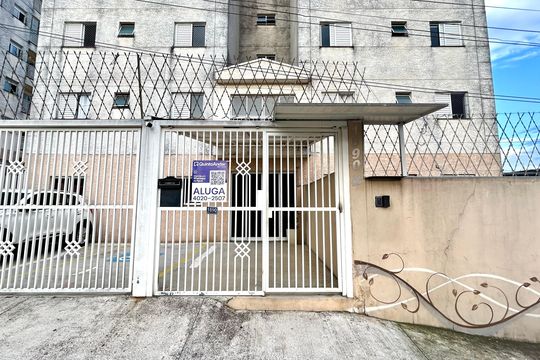 Placa instalada na fachada do imóvel  de apartamento à venda com 2 quartos, 42m² em Cidade Parque Alvorada, Guarulhos