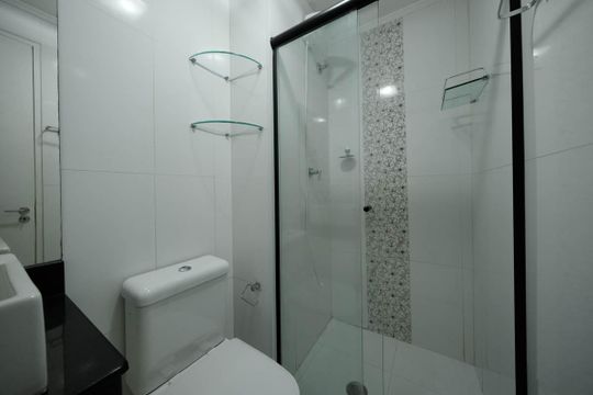 Banheiro de apartamento à venda com 2 quartos, 43m² em Vila Talarico, São Paulo