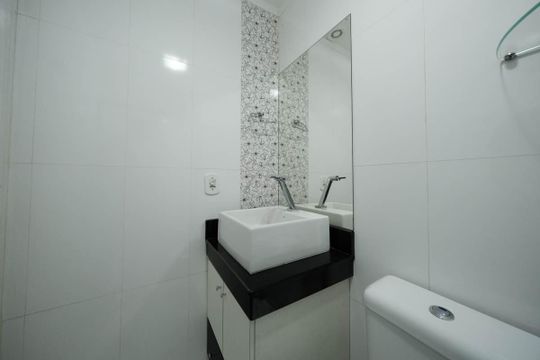 Banheiro de apartamento à venda com 2 quartos, 43m² em Vila Talarico, São Paulo