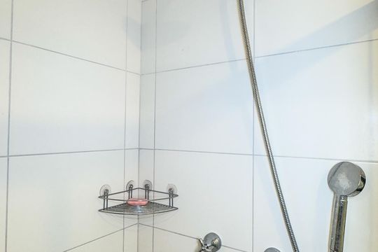 Banheiro de kitnet/studio para alugar com 1 quarto, 25m² em Vila Cordeiro, São Paulo