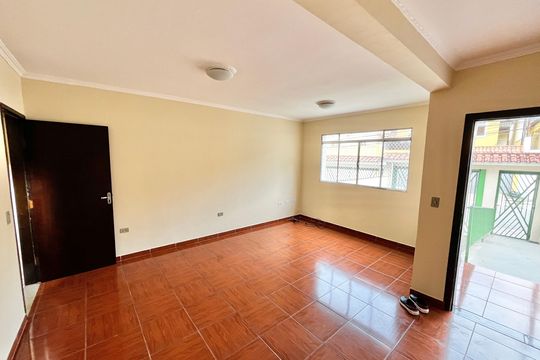 Casa à venda com 3 quartos, 214m² em Vila Pita, São Paulo