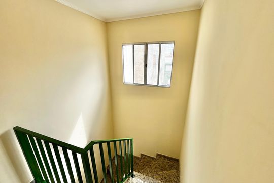 Escada de casa à venda com 3 quartos, 214m² em Vila Pita, São Paulo