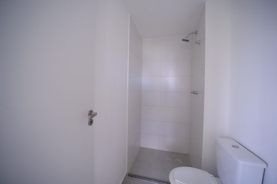 Banheiro social de apartamento à venda com 2 quartos, 39m² em Cidade Antônio Estêvão de Carvalho, São Paulo