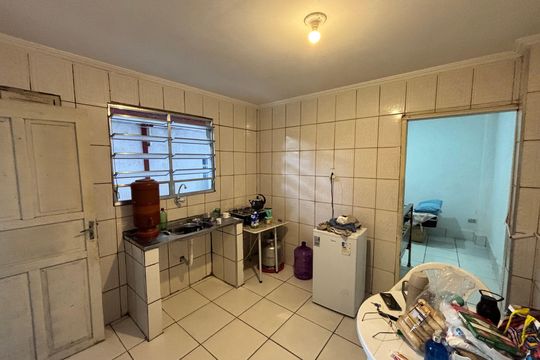 Cozinha de casa para alugar com 1 quarto, 32m² em Arthur Alvim, São Paulo