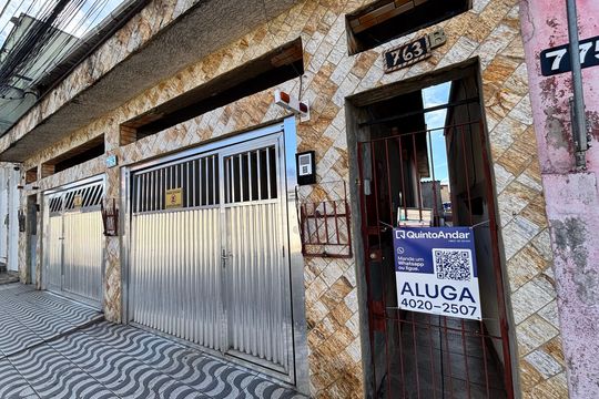 Fachada de casa para alugar com 1 quarto, 32m² em Arthur Alvim, São Paulo