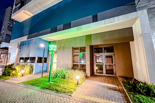 Fachada com Plaquinha de apartamento à venda com 2 quartos, 79m² em Chácara Seis de Outubro, São Paulo