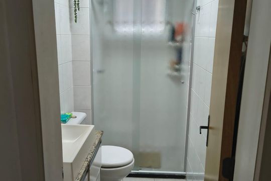 Banheiro de apartamento à venda com 2 quartos, 60m² em Vila Nova, Novo Hamburgo