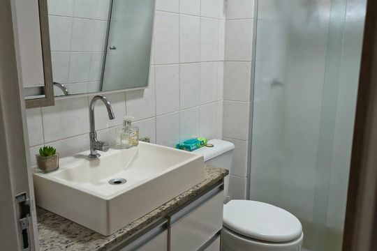 Banheiro de apartamento à venda com 2 quartos, 60m² em Vila Nova, Novo Hamburgo