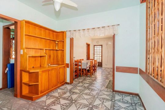 Sala de casa à venda com 2 quartos, 146m² em Guarujá, Porto Alegre