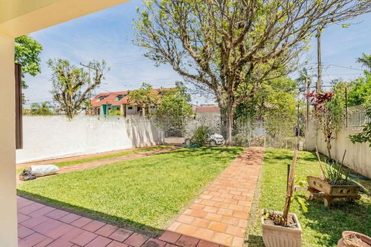 Área externa de casa à venda com 2 quartos, 146m² em Guarujá, Porto Alegre