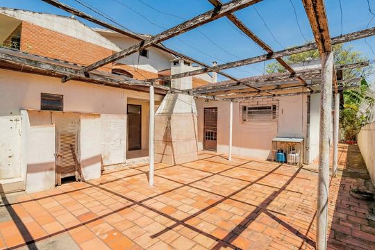 Área externa de casa à venda com 2 quartos, 146m² em Guarujá, Porto Alegre