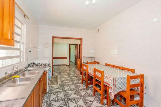 Cozinha de casa à venda com 2 quartos, 146m² em Guarujá, Porto Alegre