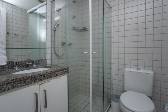 Banheiro de kitnet/studio para alugar com 1 quarto, 31m² em Perdizes, São Paulo