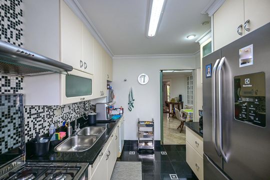 Cozinha de apartamento à venda com 3 quartos, 190m² em Vila Suzana, São Paulo