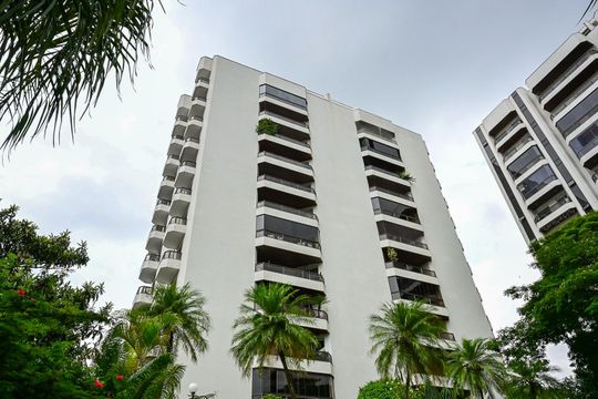 Fachada de apartamento à venda com 3 quartos, 190m² em Vila Suzana, São Paulo