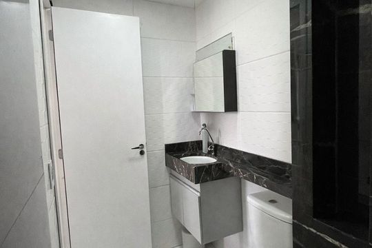Banheiro de apartamento à venda com 2 quartos, 47m² em Jardim Miriam, São Paulo