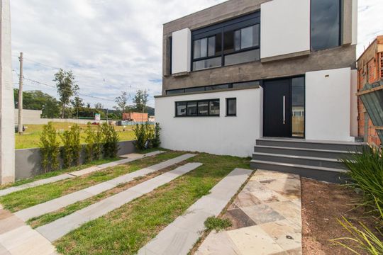 Fachada de casa de condomínio à venda com 3 quartos, 120m² em Cavalhada, Porto Alegre