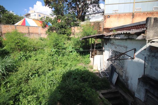 Quintal de casa à venda com 8 quartos, 660m² em Glória, Belo Horizonte
