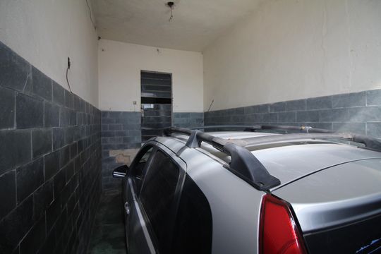 Garagem de casa à venda com 8 quartos, 660m² em Glória, Belo Horizonte