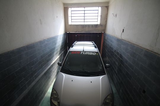 Garagem de casa à venda com 8 quartos, 660m² em Glória, Belo Horizonte